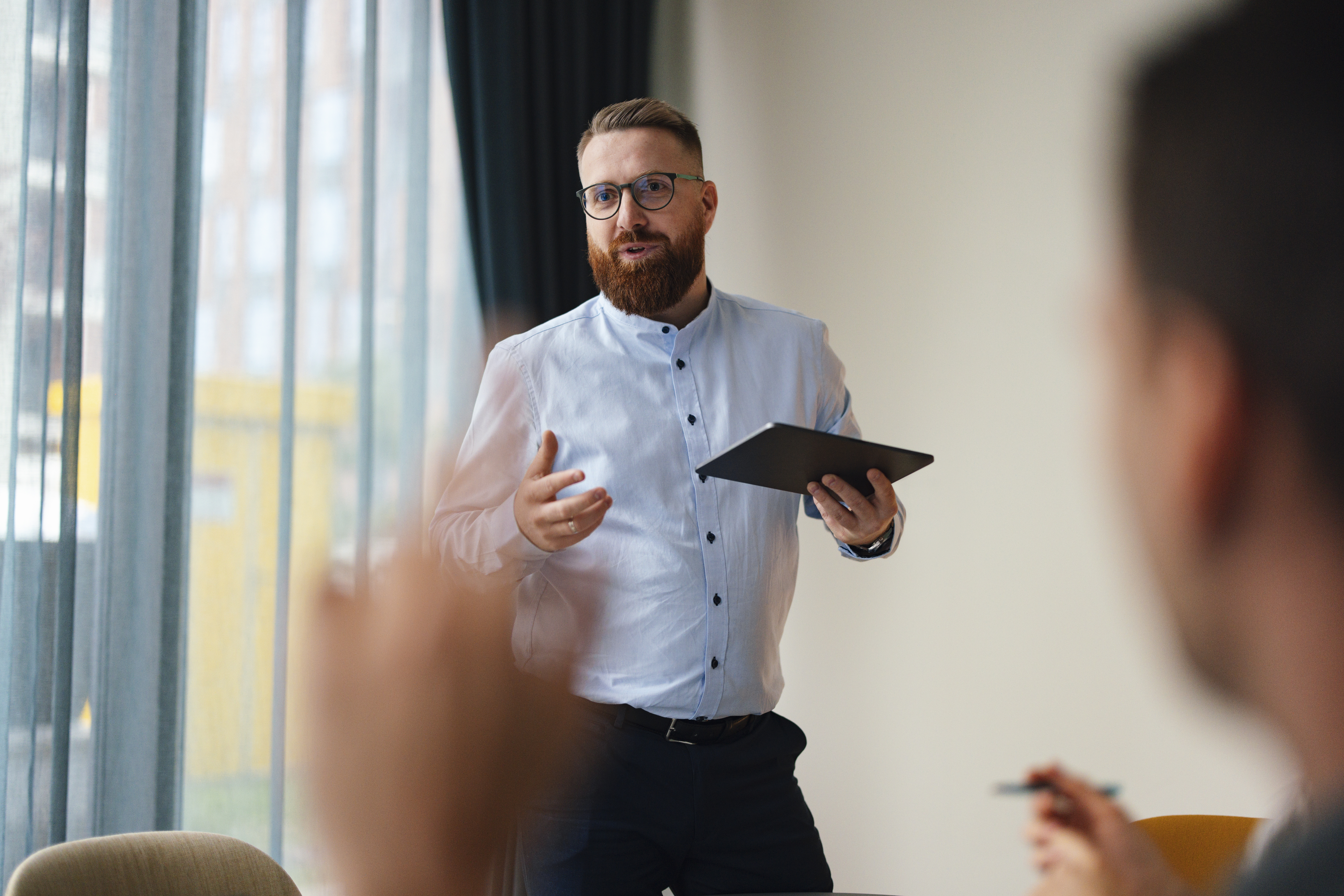 FRACTIONAL SALES LEADER